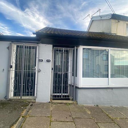 Beautiful 3-Bed Apartment In Merthyr Tydfil Esterno foto