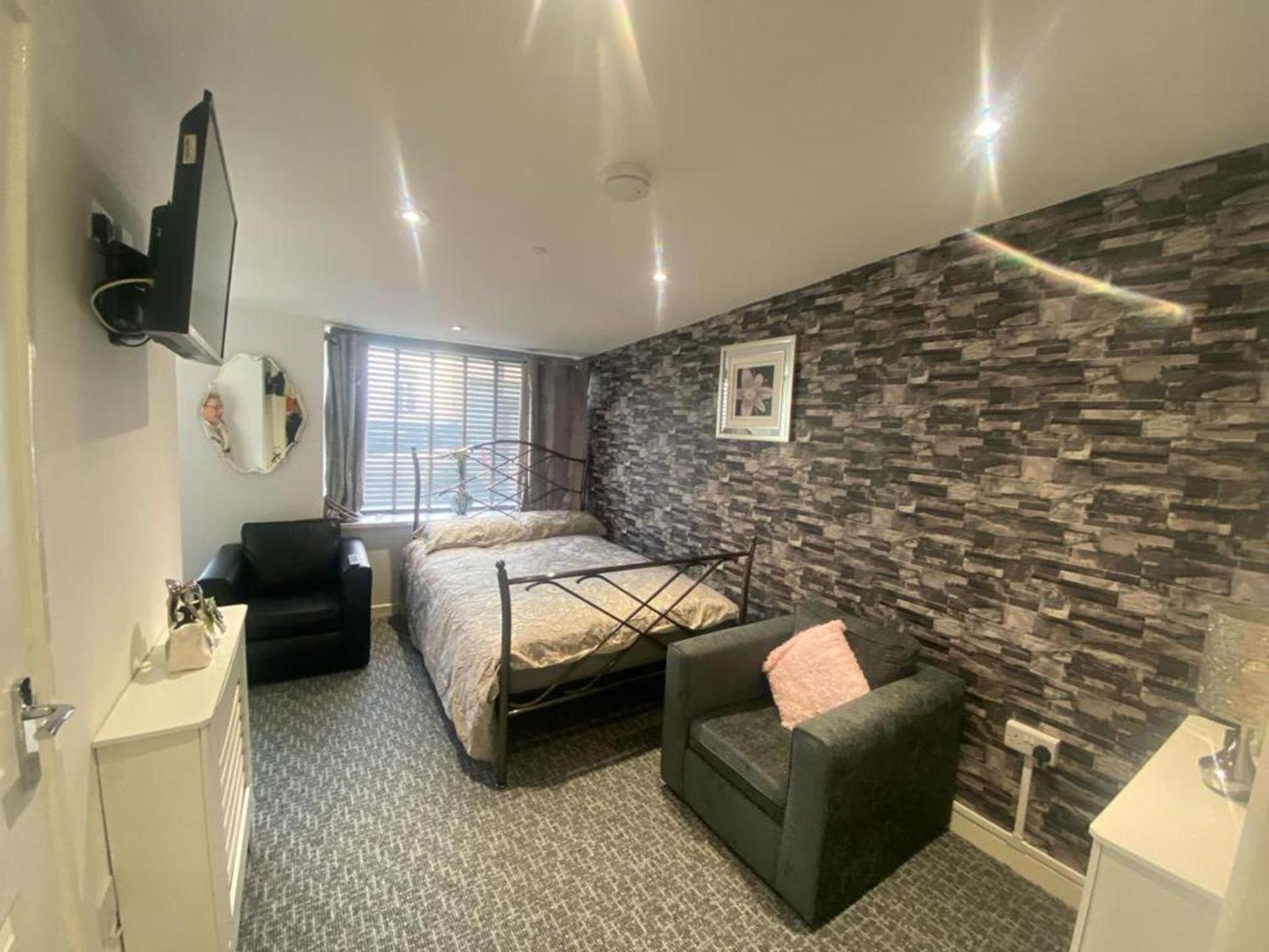 Beautiful 3-Bed Apartment In Merthyr Tydfil Esterno foto