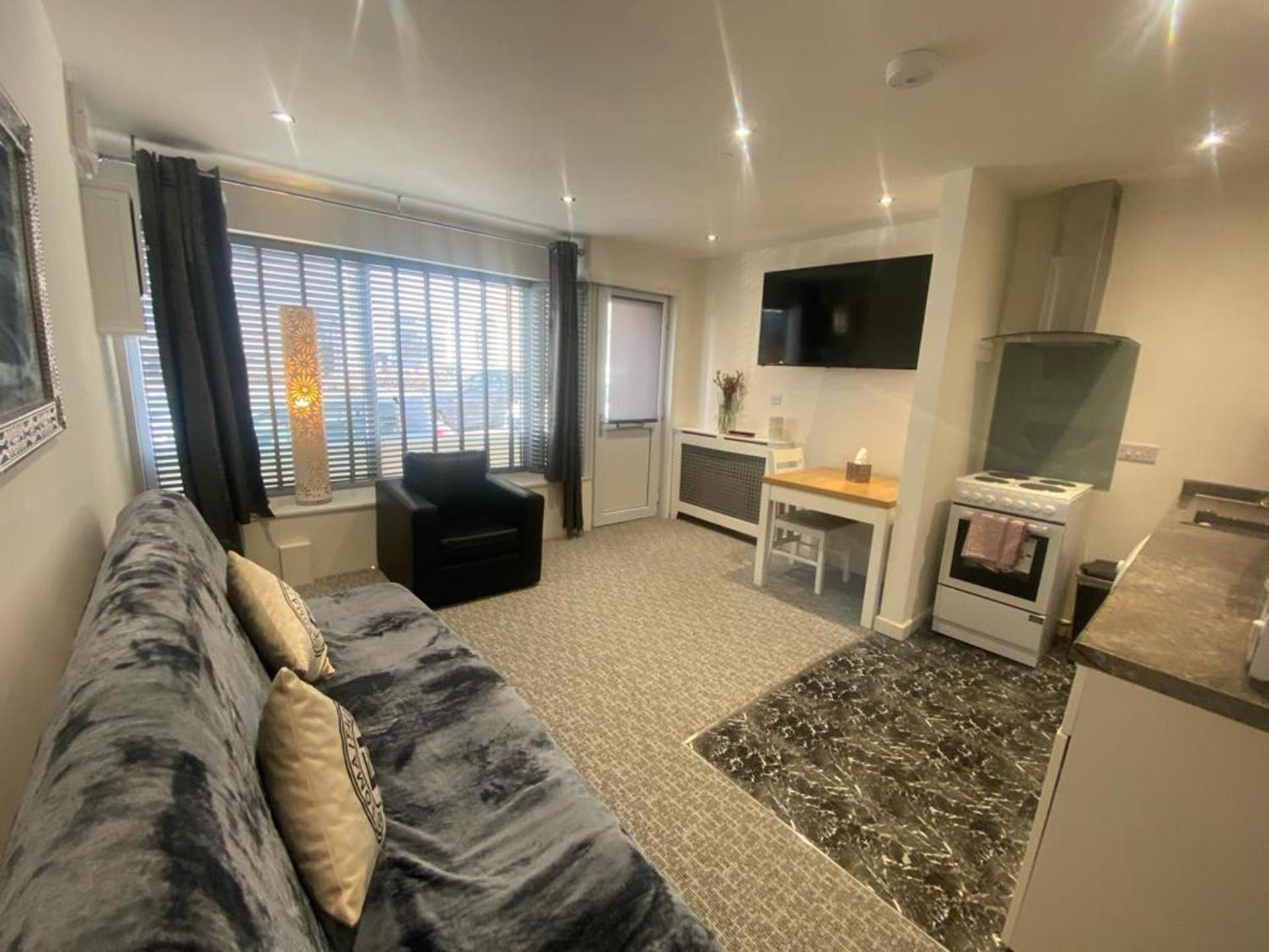 Beautiful 3-Bed Apartment In Merthyr Tydfil Esterno foto