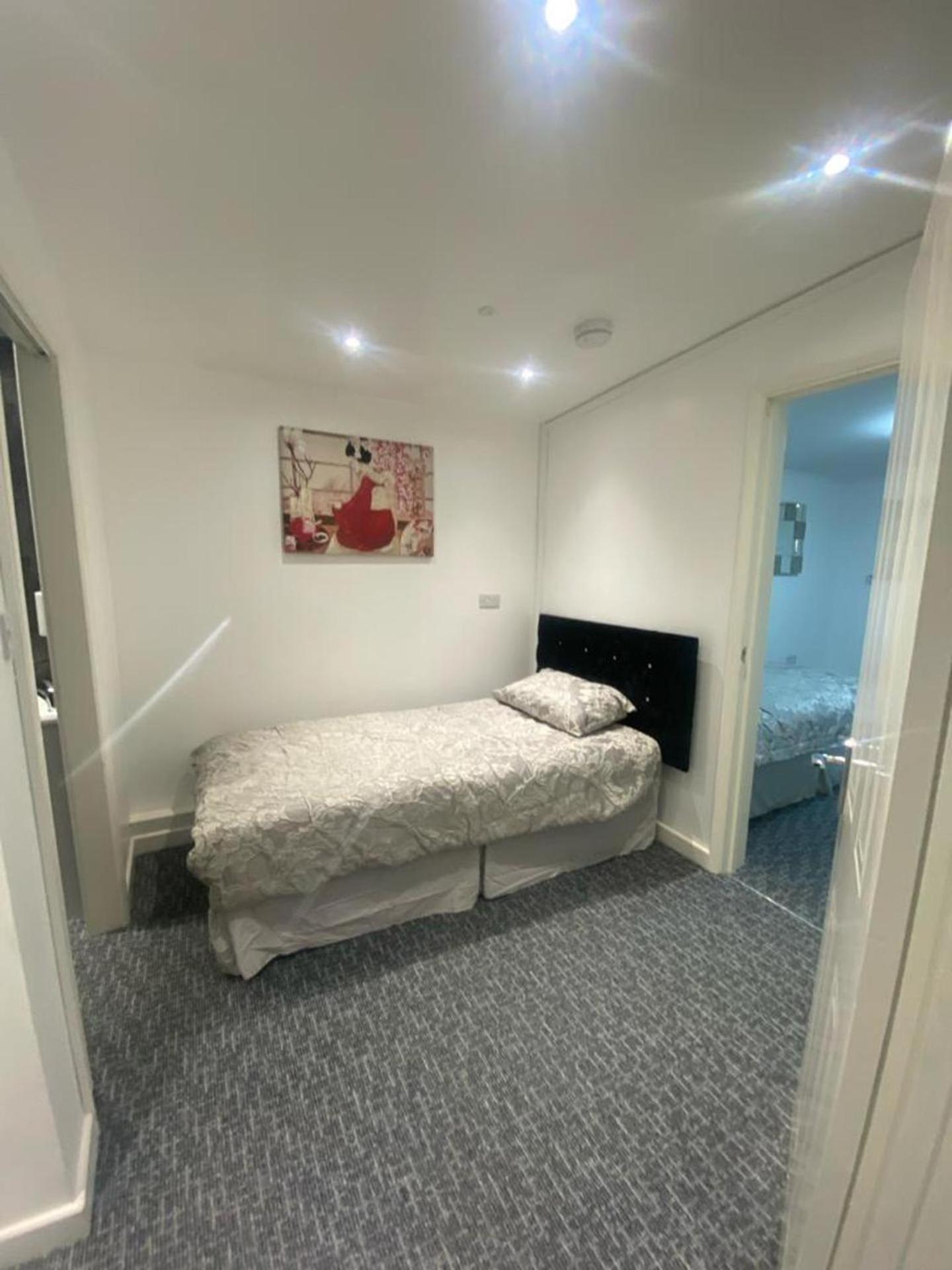 Beautiful 3-Bed Apartment In Merthyr Tydfil Esterno foto
