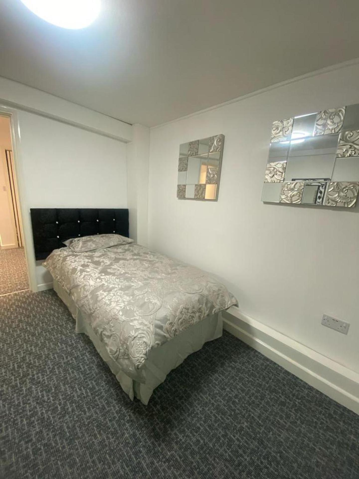 Beautiful 3-Bed Apartment In Merthyr Tydfil Esterno foto