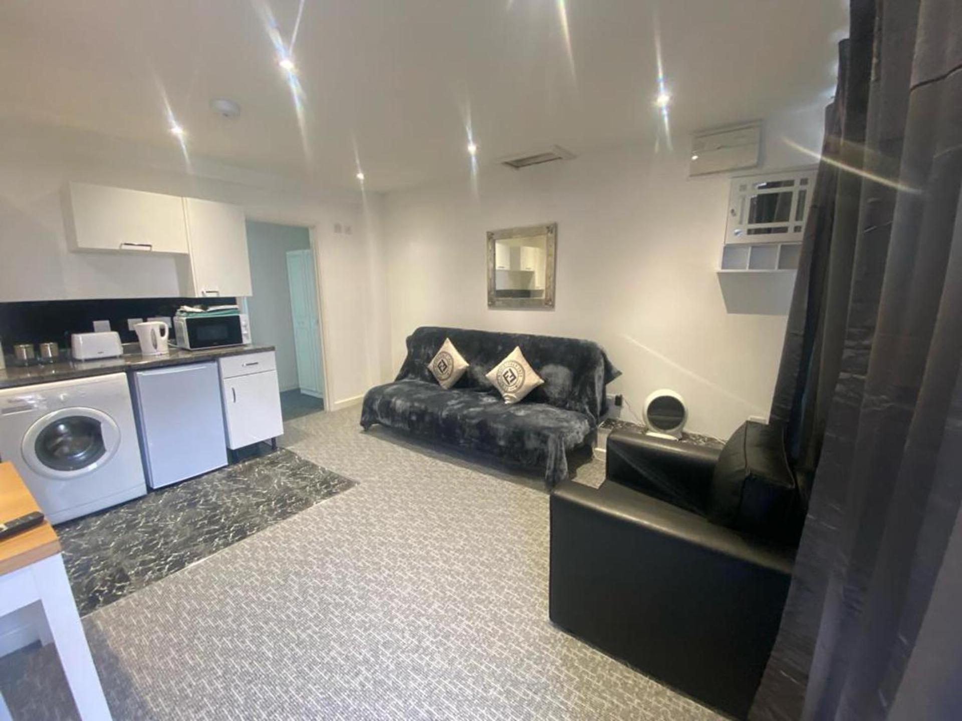 Beautiful 3-Bed Apartment In Merthyr Tydfil Esterno foto