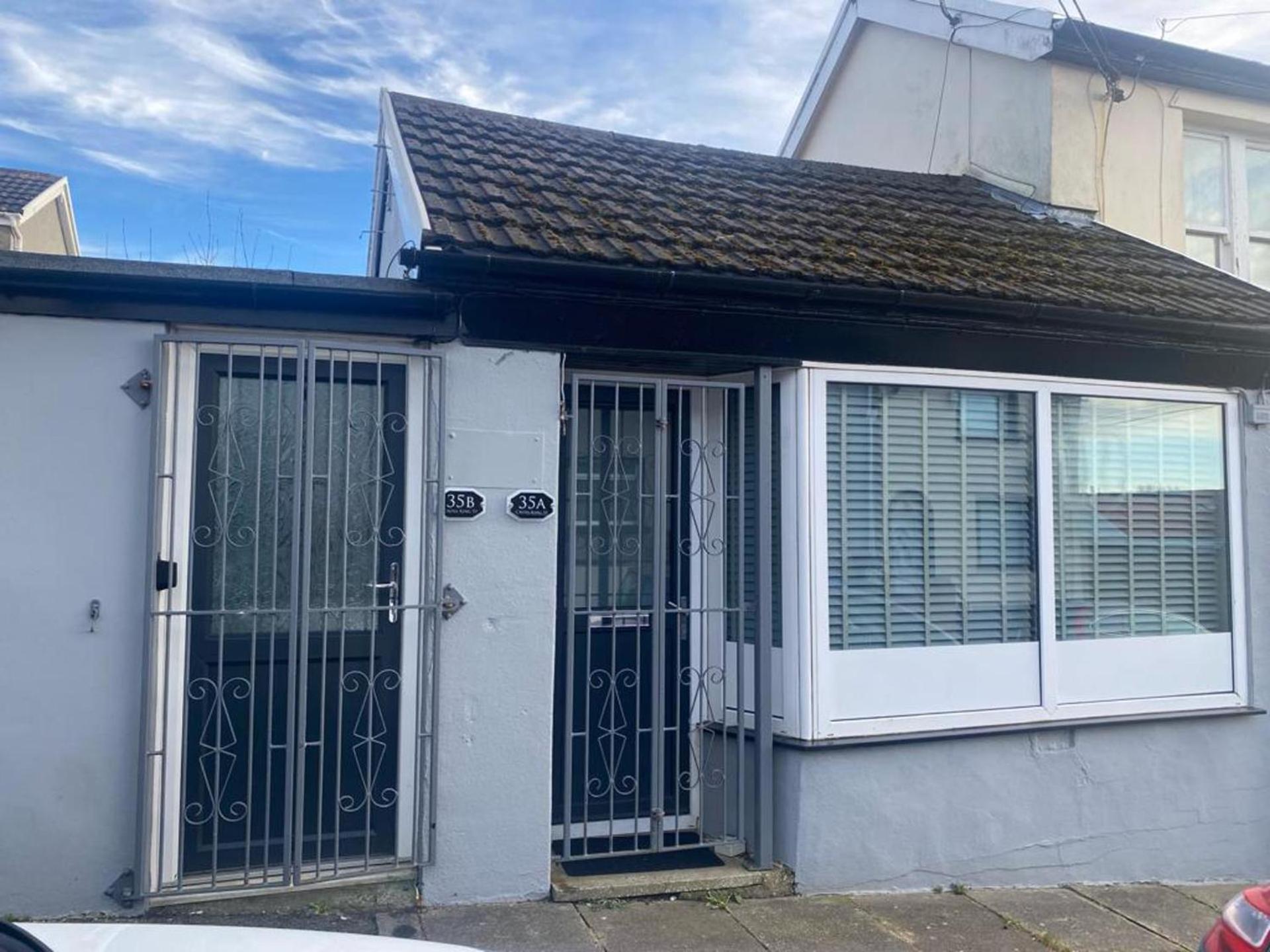 Beautiful 3-Bed Apartment In Merthyr Tydfil Esterno foto