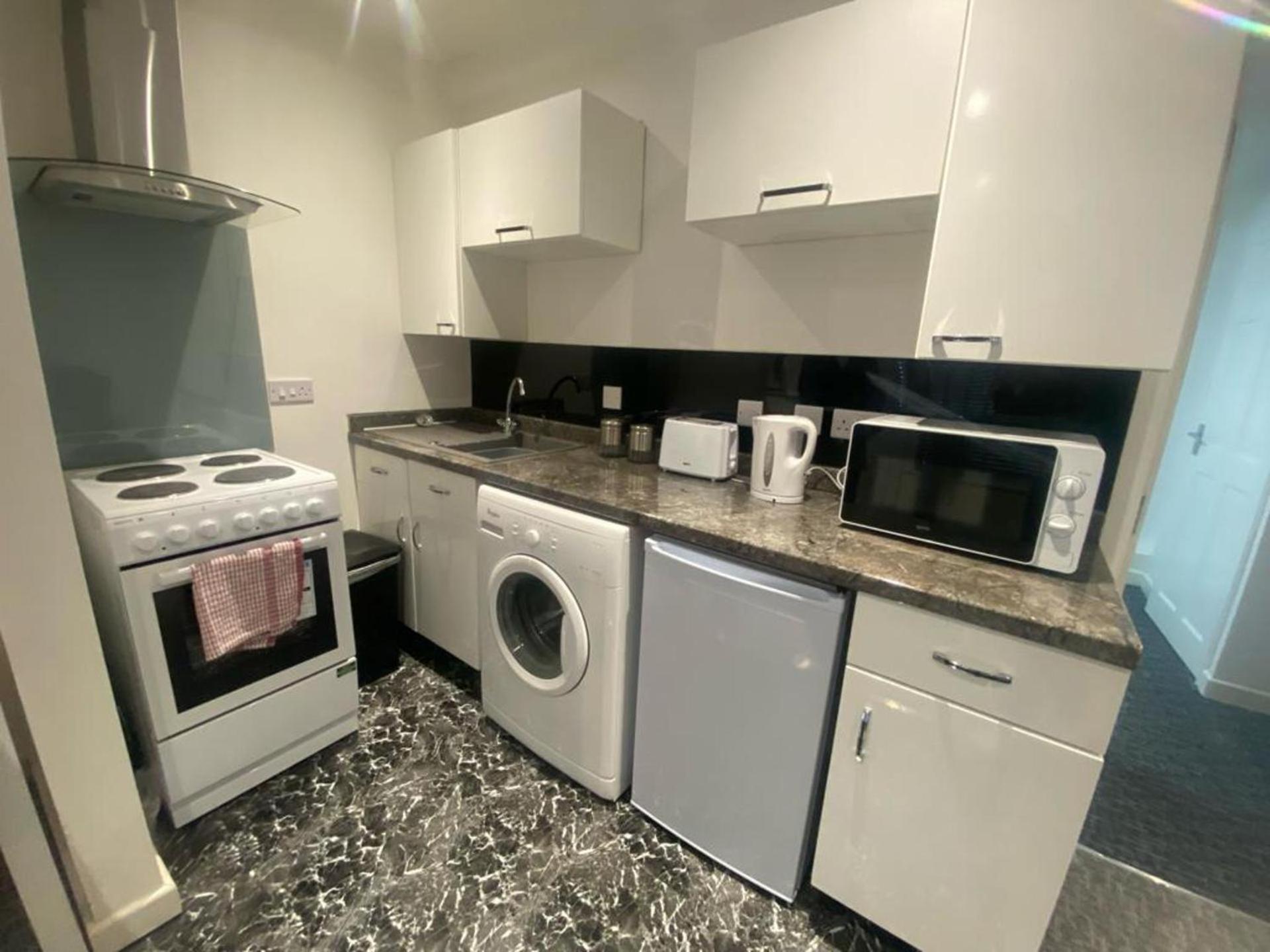 Beautiful 3-Bed Apartment In Merthyr Tydfil Esterno foto