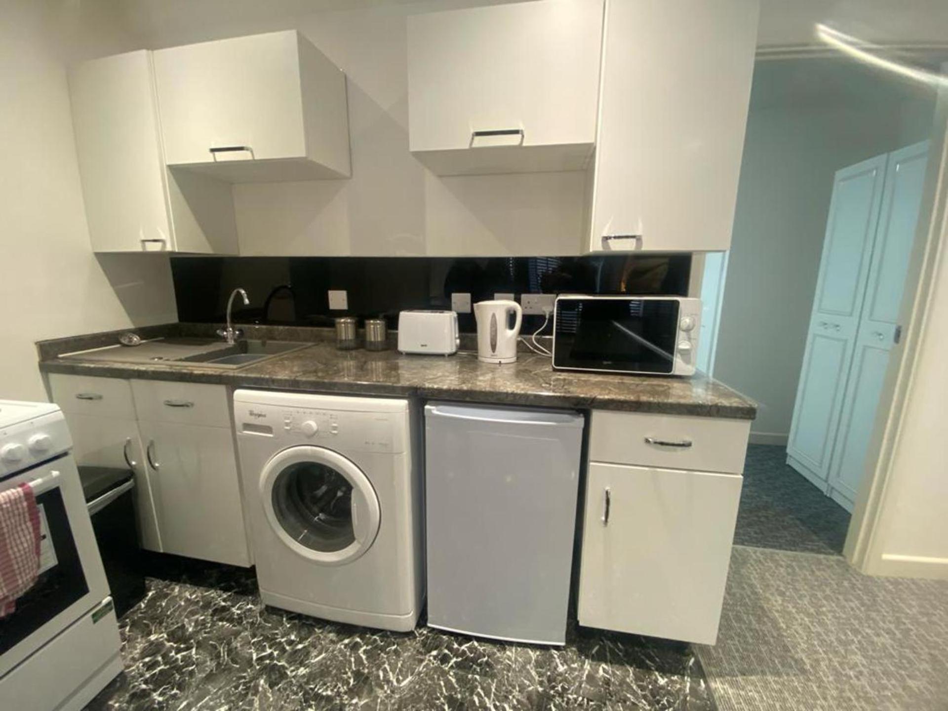 Beautiful 3-Bed Apartment In Merthyr Tydfil Esterno foto