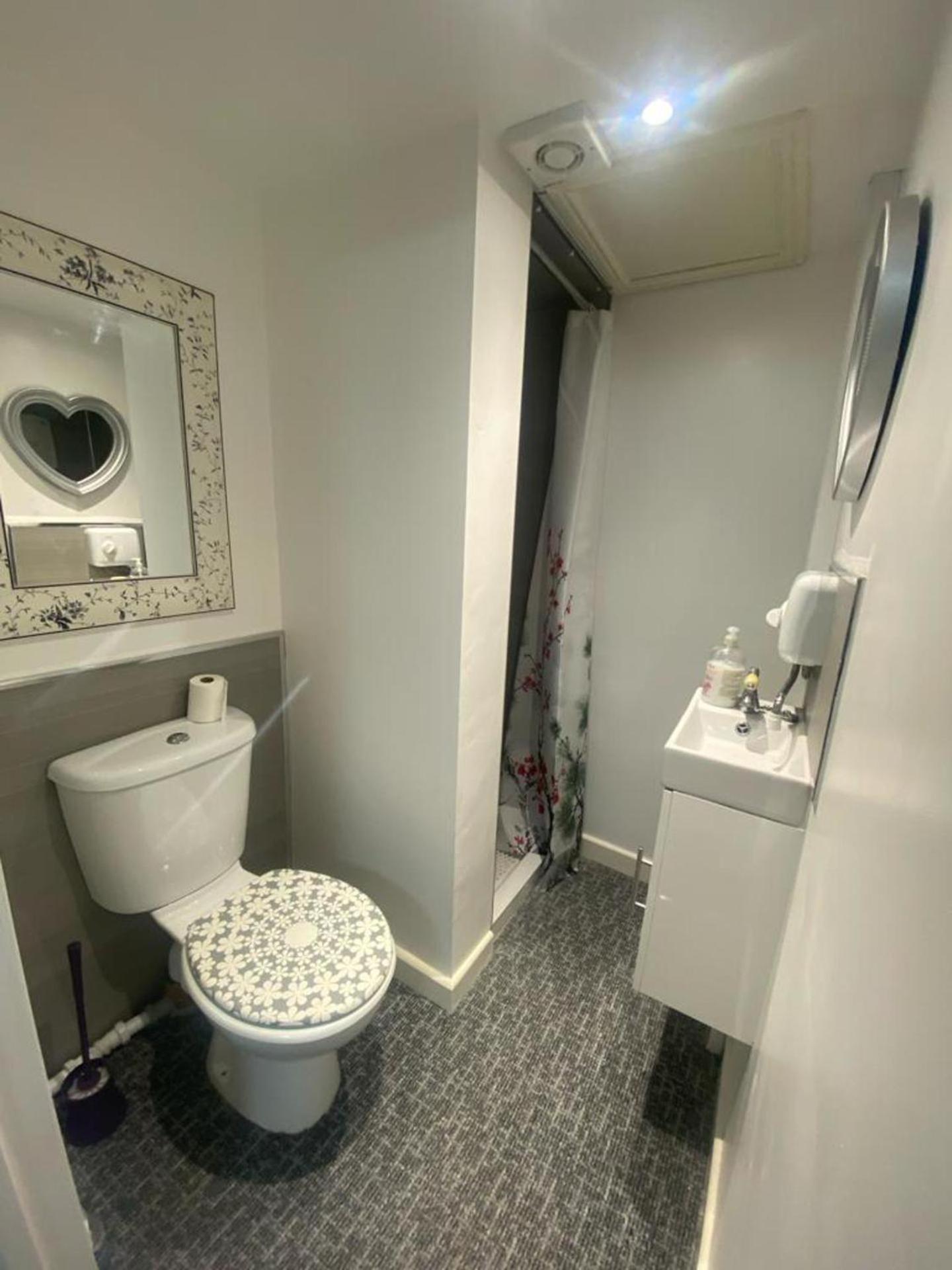 Beautiful 3-Bed Apartment In Merthyr Tydfil Esterno foto