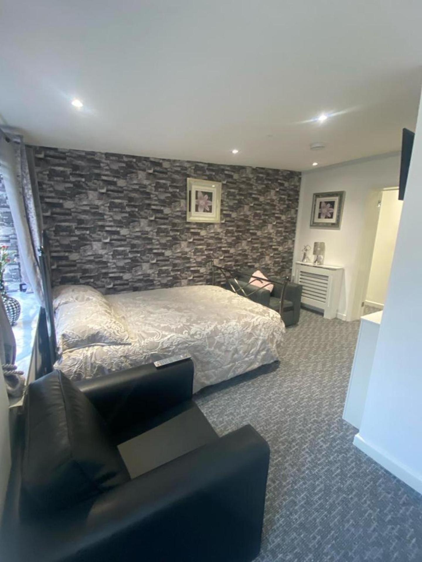 Beautiful 3-Bed Apartment In Merthyr Tydfil Esterno foto